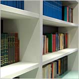 Fotografia de livros na biblioteca